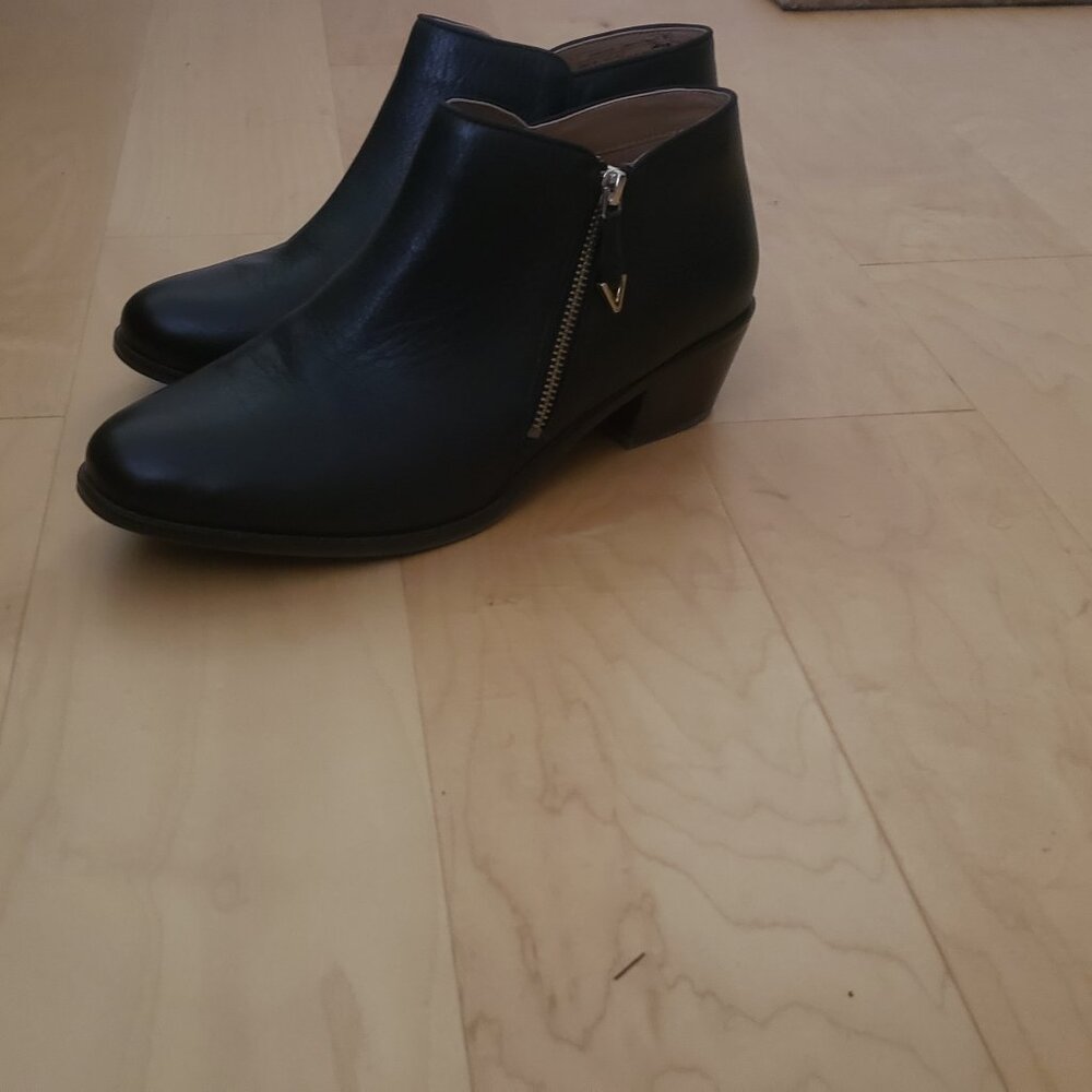 Vionic Joy Jolene Ankle Boots in Black